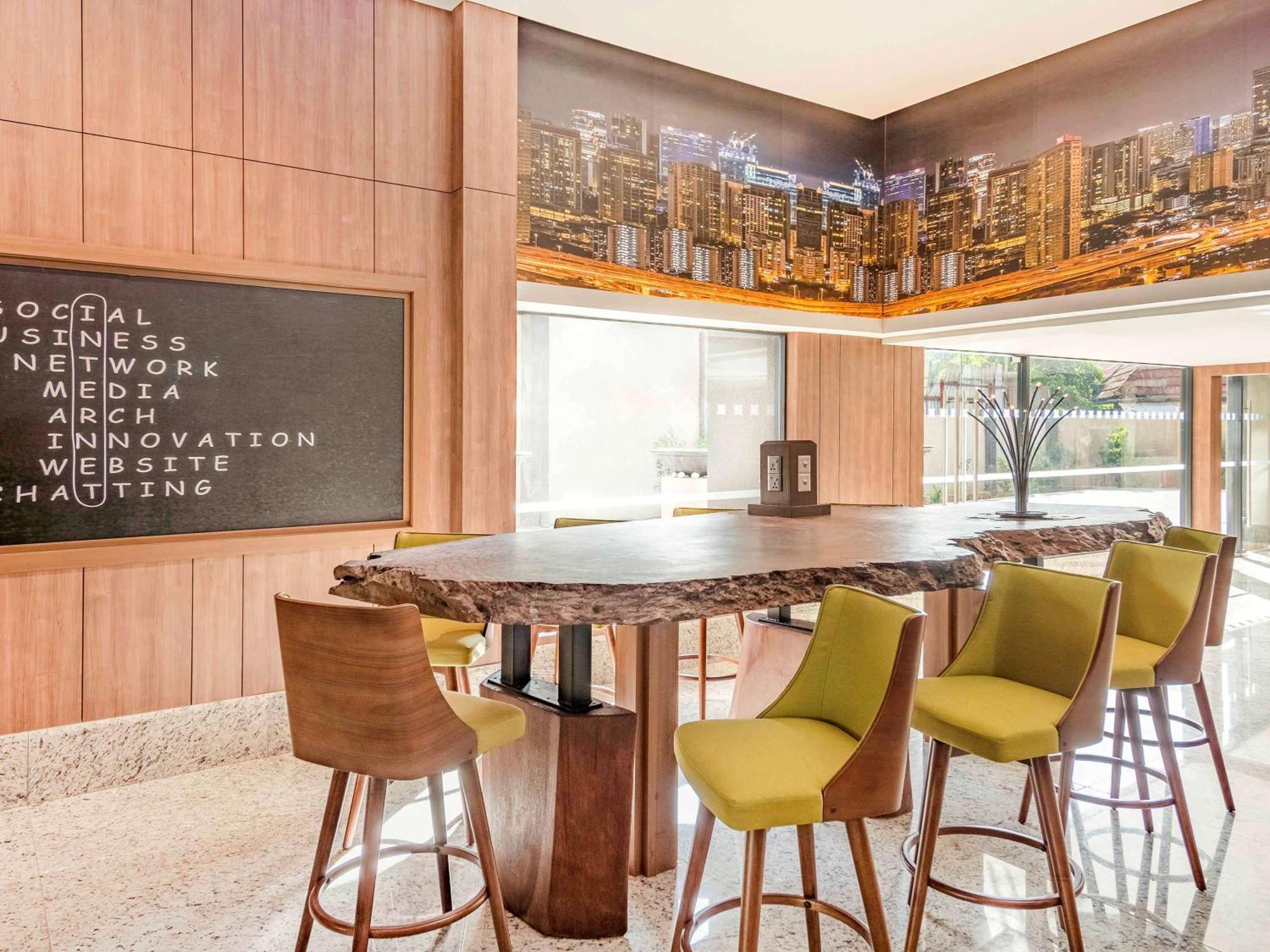 Ibis Centre Hotel 4*